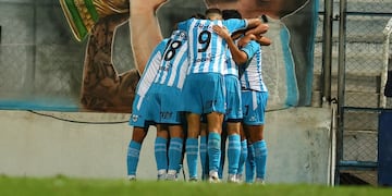 Un “Lobo” jujeño sin brillo ganó y sumó tres puntazos: venció a Almirante Brown por 1 a 0 en el “23 de Agosto”.