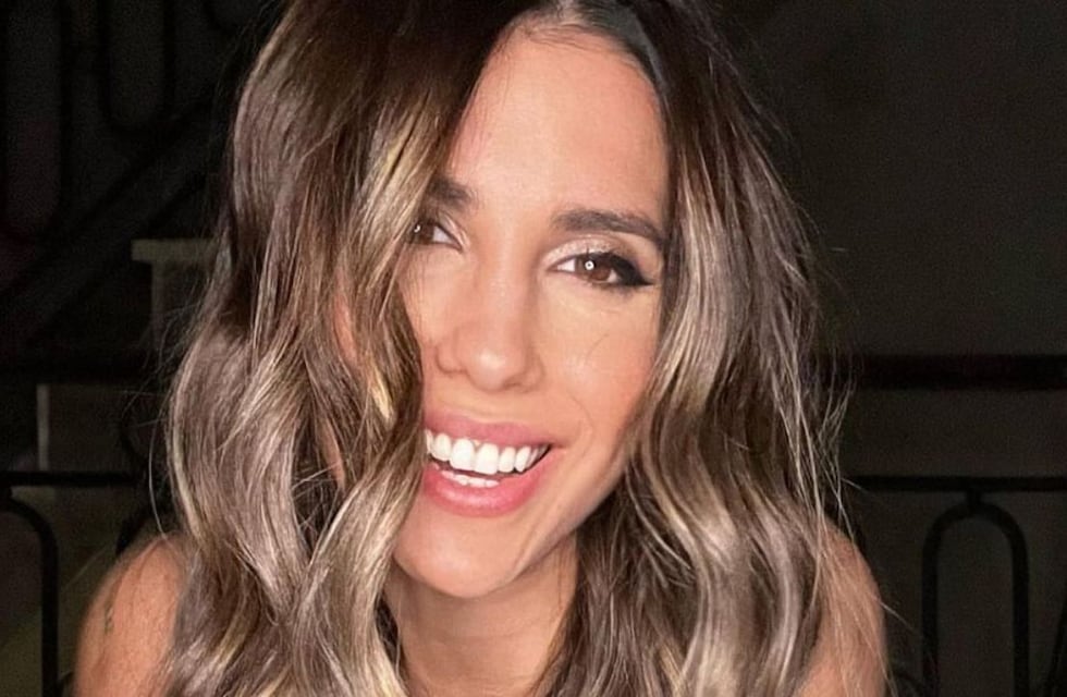 Cinthia Fernández pasó por el quirófano: la selfie de espaldas con la bata abierta que enloqueció a sus fans