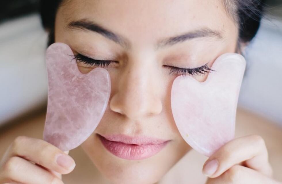 Gua Sha: qué es este tratamiento de belleza que aporta luminosidad a la piel y previene arrugas