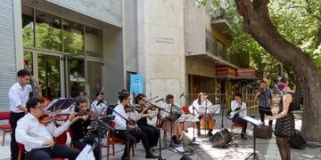 En ensamble integrado por músicos de las Orquestas de la Municipalidad de Las Heras dieron un concierto en el Día Nacional del Tango. Gentileza MLH