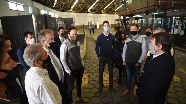 El embajador argentino en Chile y una comitiva especializada de ambos países recorrieron las instalaciones de los dos complejos fronterizos.