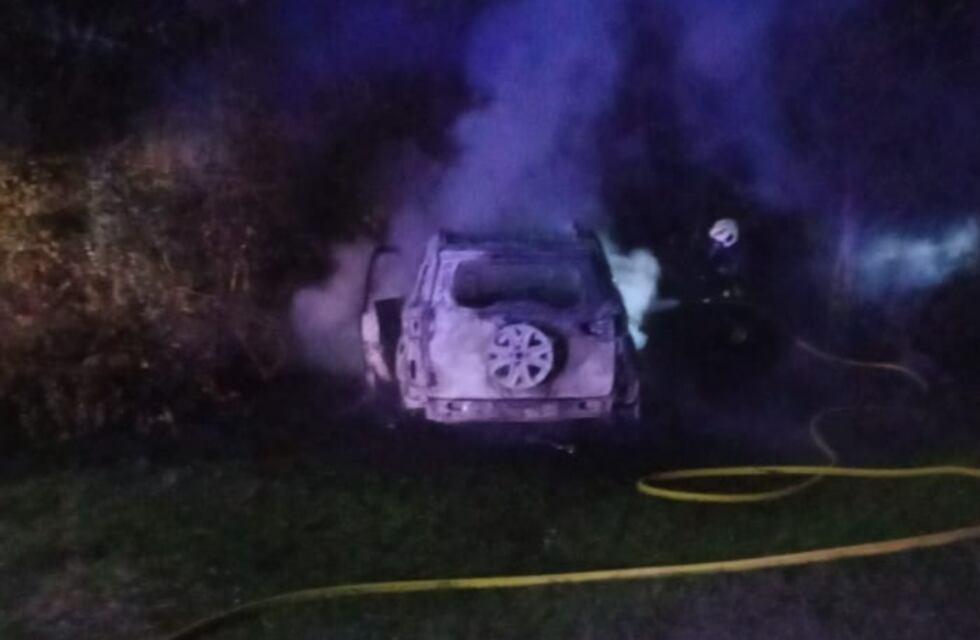Semana no tan santa: violento asalto en La Falda terminó con un auto incendiado en Casa Grande