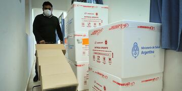 Las 8.800 dosis de Sinopharm recibidas hoy serán inmediatamente distribuidas en toda la provincia. Gentileza ANSL