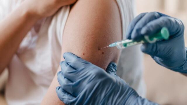 Vacunación contra el dengue