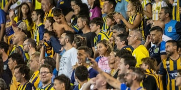 El público no pudo ingresar al estadio para ver el duelo con los brasileños.