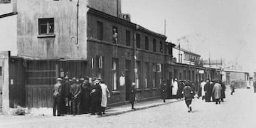 Escena callejera en el gueto de Lodz (1941-1944).
