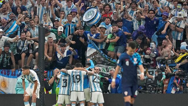 Todos somos Argentina. Los clubes cordobeses celebraron que la Scaloneta es finalista (AP).