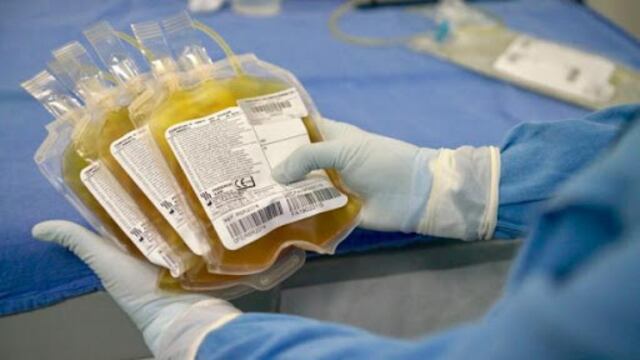 Plasma de convalecientes, uno de las terapias que se siguen investigando.