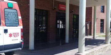 La víctima tenía 20 años y falleció tras ser atendido en el principal centro de salud de la ciudad.