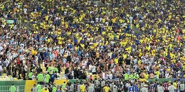 Aficionados jujeños fueron testigos de la tensión que se vivió en el estadio Maracaná este martes cuando un serio disturbio estalló entre hinchas brasileños y argentinos en una tribuna.