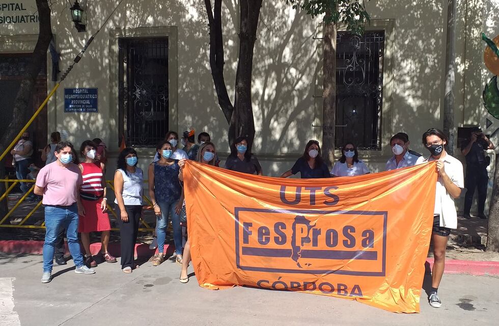 Nueva protesta del personal de salud frente al Neuropsiquiátrico de Córdoba