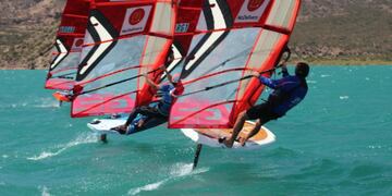 Este fin de semana se disputará la primera fecha de la Clase Fórmula Foil en las aguas del dique Potrerillos. Gentileza Gobierno de Mendoza