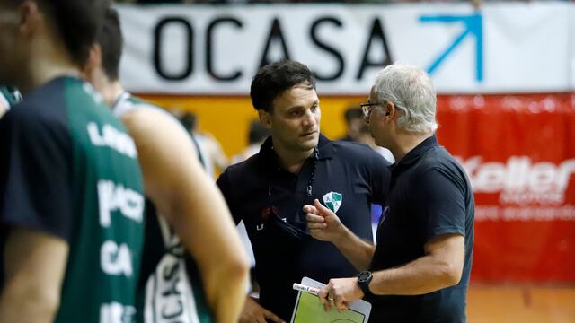 Bruno Lábaque completó su primer partido como dupla técnica con Claudio Arrigoni en la victoria de Atenas ante Hispano. (Germán Ruiz / Prensa Atenas)