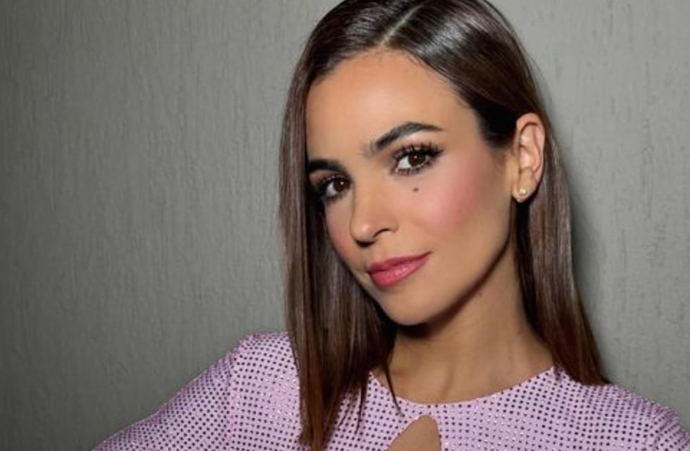 Agustina Cherri hizo una de sus producciones más jugadas en ropa interior rosa: " Poco a poco"