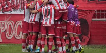 El Santo volvió a ganar en casa.