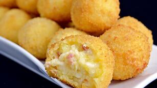 Receta y paso a paso para hacer bombas de papa.