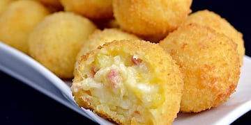 Receta y paso a paso para hacer bombas de papa.