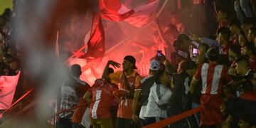 Los socios de Instituto poblaron las tribunas y armaron su propia fiesta.