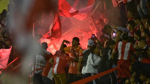 Los socios de Instituto poblaron las tribunas y armaron su propia fiesta.