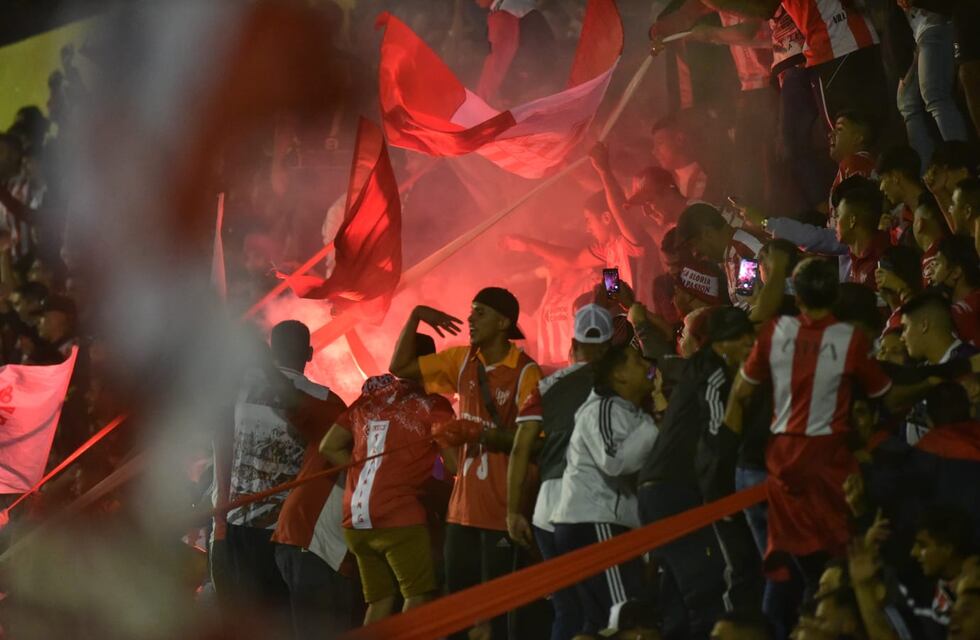 Córdoba: acusan a un gremialista de ingresar bengalas a la cancha de Instituto