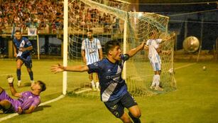 Sola festejó el gol en Gualeguaychú