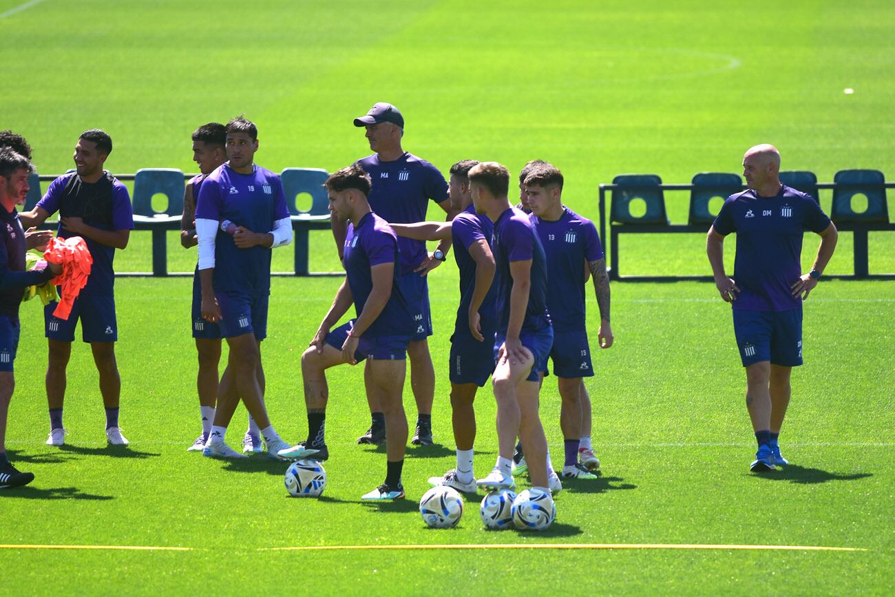 El plantel de Talleres retomó las prácticas en su predio.  (Pedro Castillo / La Voz)