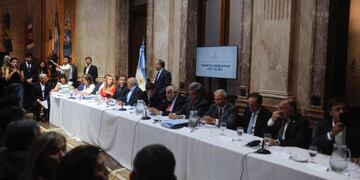 Sesiona la comisión bicameral que debe analizar el mega DNU de Milei (Foto: Federico López Claro)