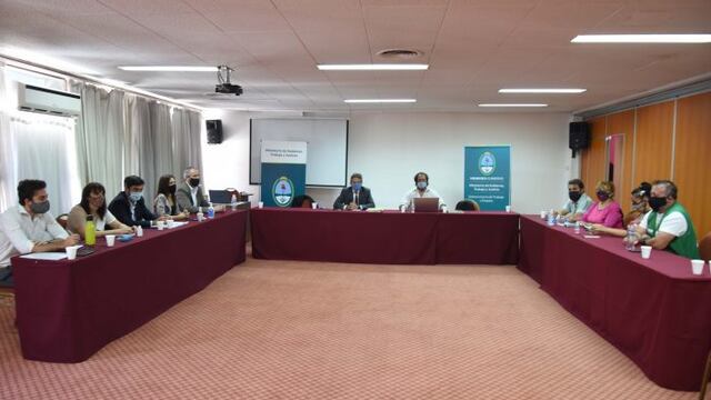 La primera reunión paritaria entre representantes del gobierno de la provincia y de los gremios estatales. Gentileza Gobierno de Mendoza