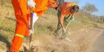 Trabajadores municipales. (Archivo)