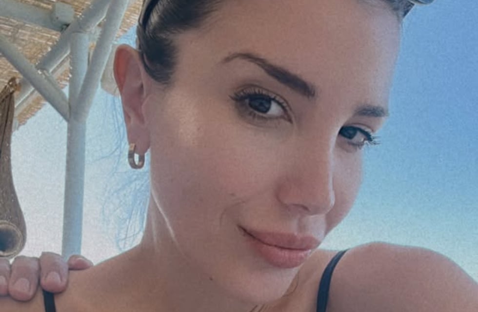 Andrea Rincón conquistó Instagram con un look total black y marcó tendencia con las botas must de la temporada
