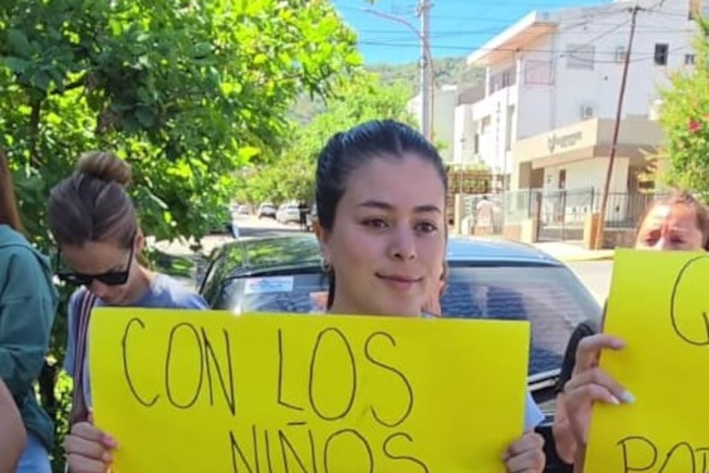 Familias reclamaron avances en la causa por presuntos abusos vinculados a un jardín de Carlos Paz. Gentileza: Encuentros vcp