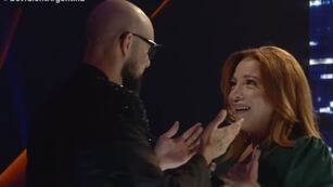 Abel Pintos le dio un romántico beso a Lizy Tagliani (Captura de pantalla)