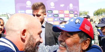 Sebastián Méndez y Diego Maradona. (Foto: TyC Sports)
