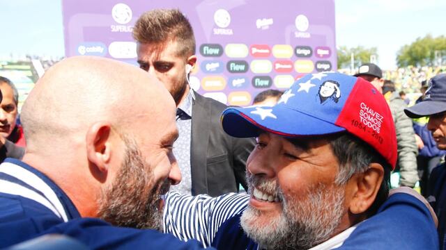 Sebastián Méndez y Diego Maradona. (Foto: TyC Sports)
