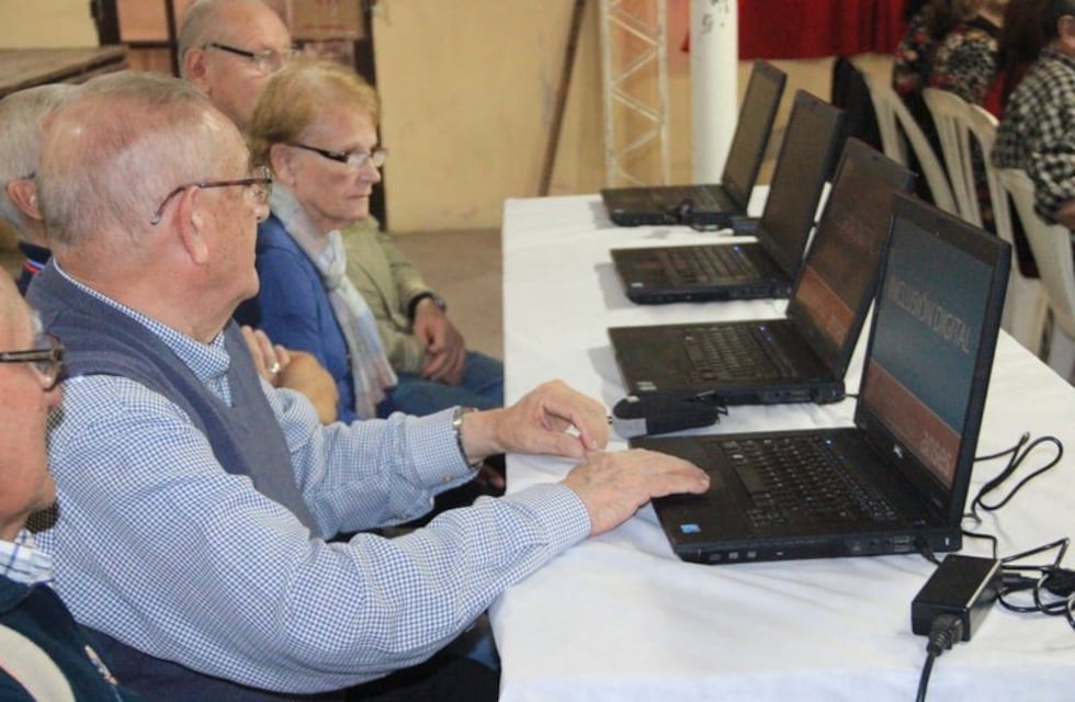 Córdoba: lanzan cursos gratuitos sobre tecnología para mayores de 50 años