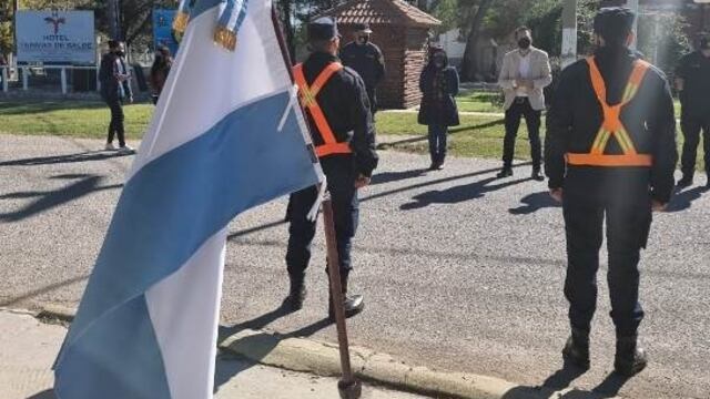 El ministro de Seguridad de San Luis, Luciano Anastasi pone en funciones a los nuevos agentes en la localidad de Balde. Gentileza ANSL