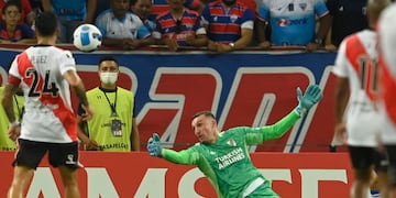 Franco Armani fue la figura del empate 1 a 1 entre River y Fortaleza.