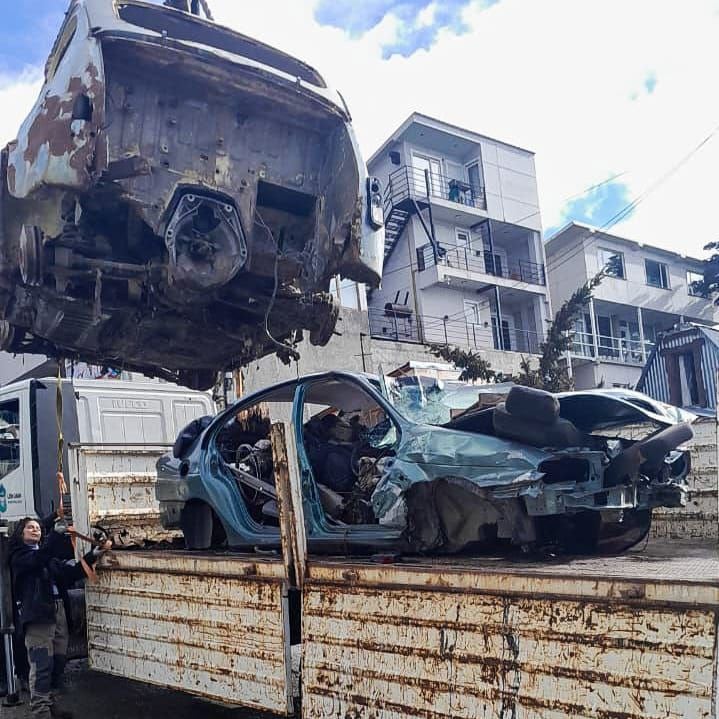 Retiro de vehículos que se encontraban abandonados en distintos sectores de la ciudad.