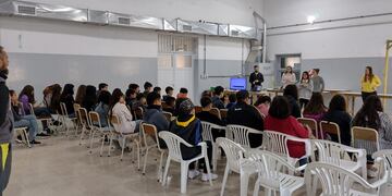 Inició el Ciclo sobre Adolescencias en Tres Arroyos
