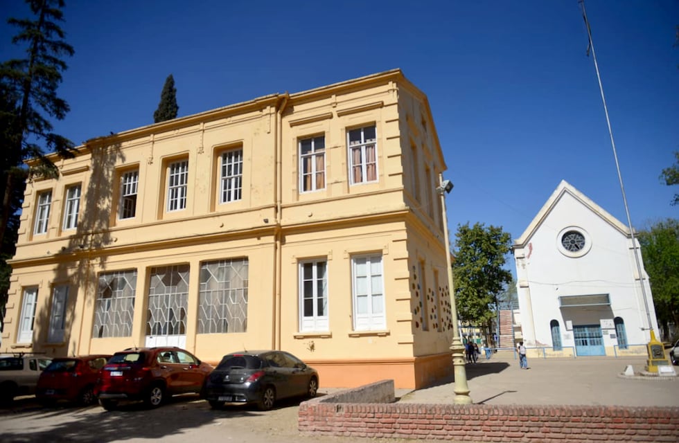 Un histórico colegio técnico de Córdoba denuncia “vaciamiento” por parte de Martín Llaryora