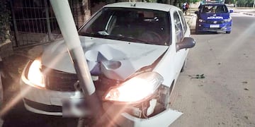 Una mujer chocó contra un poste en Río Cuarto (Policía de Córdoba)