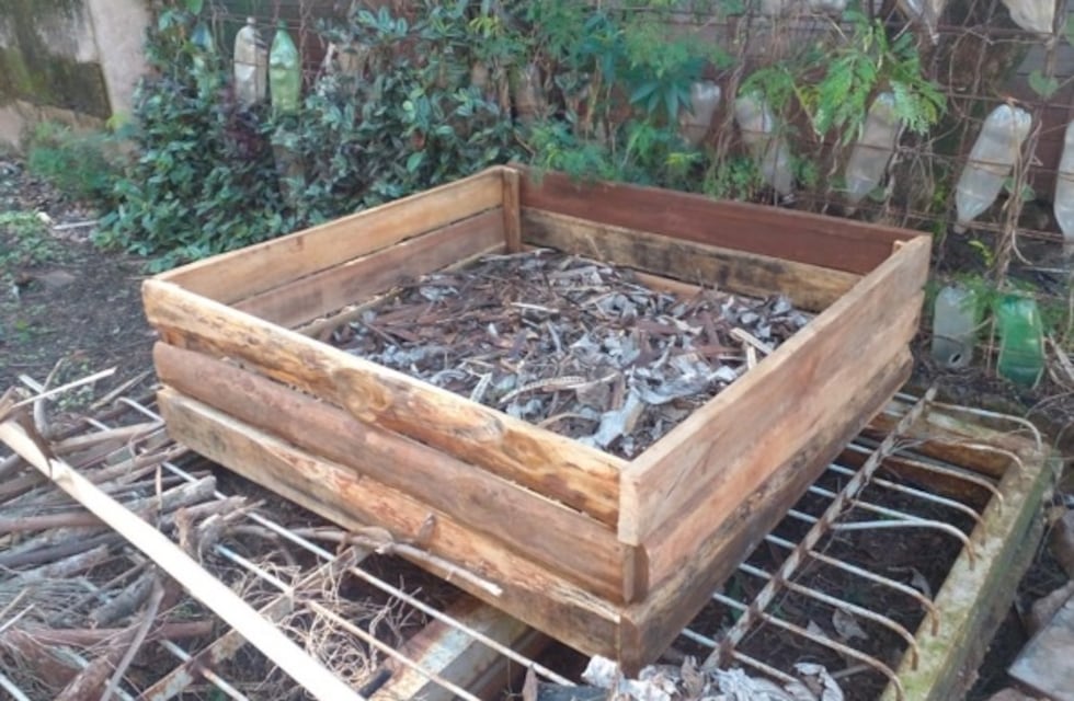 Puerto Iguazú: entregaron contenedores para compostaje a la EPET