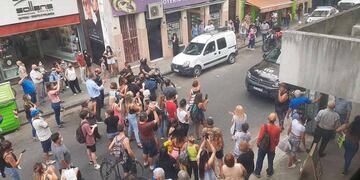 Tensión en el centro por la detención de automovilista. (@MauroYasprizza)