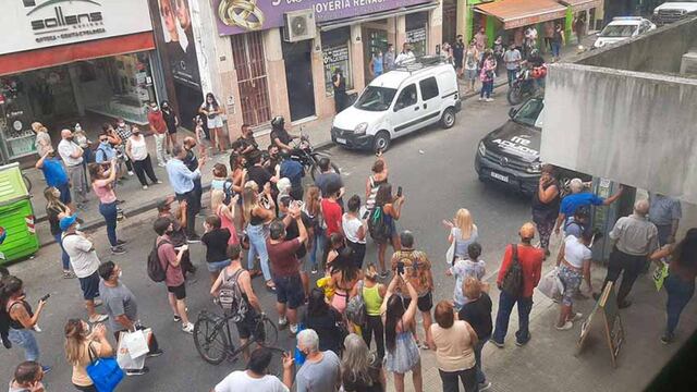Tensión en el centro por la detención de automovilista. (@MauroYasprizza)
