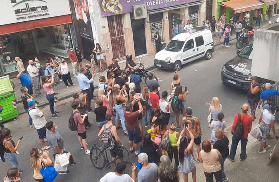 Polémico accionar policial por una infracción de tránsito en pleno centro