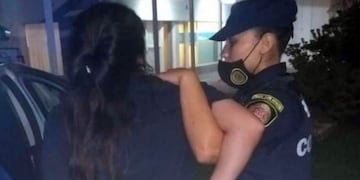 La mujer fue detenida luego de pedir que le regalen bebidas alcohólicas en una estación de servicio. (Foto, Puntal Villa María):