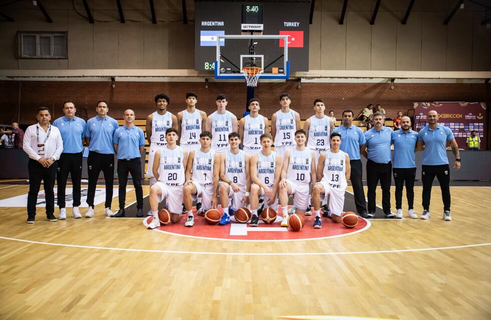 Gustavo Sapochnik, de pasado en el Cultural Arroyito, integra el Cuerpo Técnico de la Selección Argentina U19 en el Mundial de Hungría