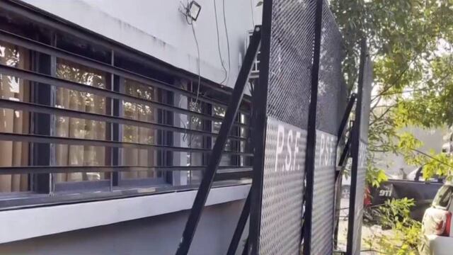 La seccional de Juan José Paso y Sabin tiene rejas adicionales sobre la fachada.