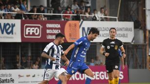 Albertengo convirtió dos en el complemento y le dio la victoria a Atlético de Rafaela