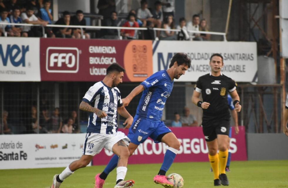 Atlético se lo dio vuelta a Sarmiento de La Banda y se aseguró la punta de la zona cuando quede libre